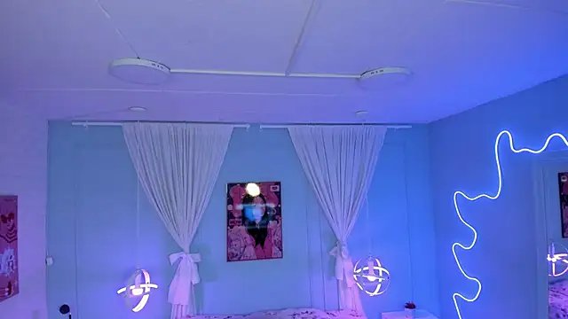 naomi campell online show from March 17, 8:57 pm