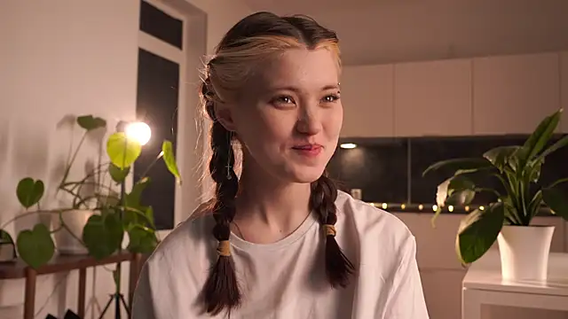 EleniRoeber online show from February 19, 8:40 pm