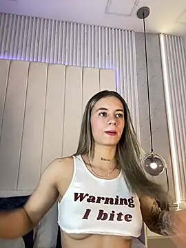 JuliaColemann online show from February 6, 12:41 pm