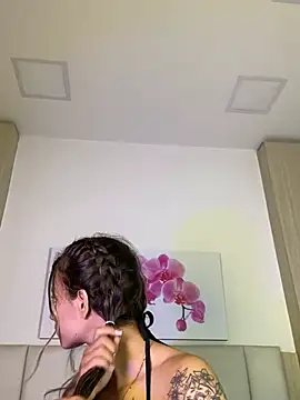 JuliaColemann online show from May 27, 12:02 pm