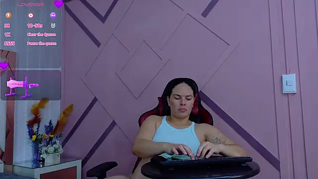 ZamanthaJhones online show from April 14, 3:06 am