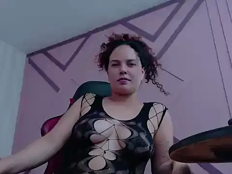 ZamanthaJhones online show from March 13, 8:32 pm