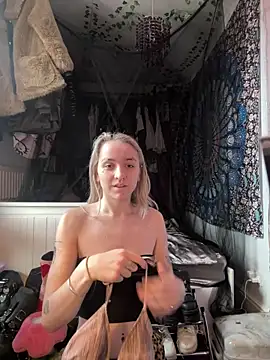 bambibabyy online show from February 9, 2:41 pm