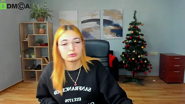 Lila Vale online show from January 19, 8:43 am