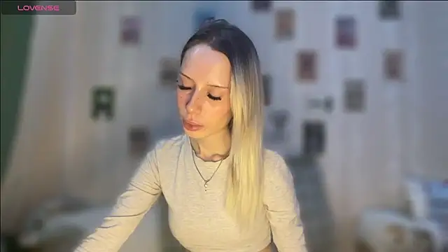 DellaCampbell online show from February 11, 9:55 am