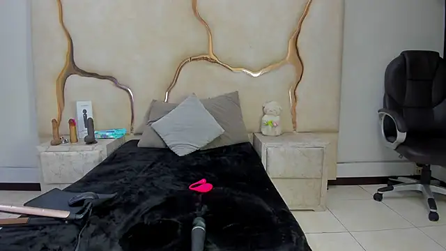 ZayraStorm online show from July 9, 3:14 pm