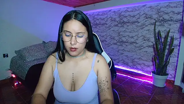 Camila IRoose online show from June 20, 11:41 pm