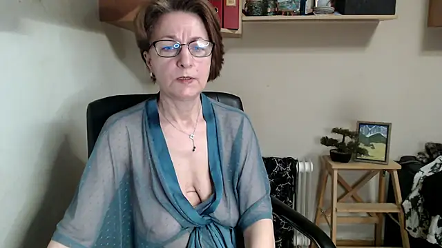 katemodel online show from May 25, 7:40 am
