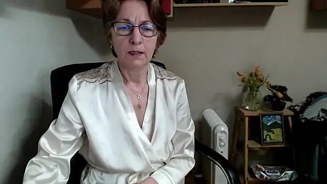 katemodel online show from February 11, 8:16 am