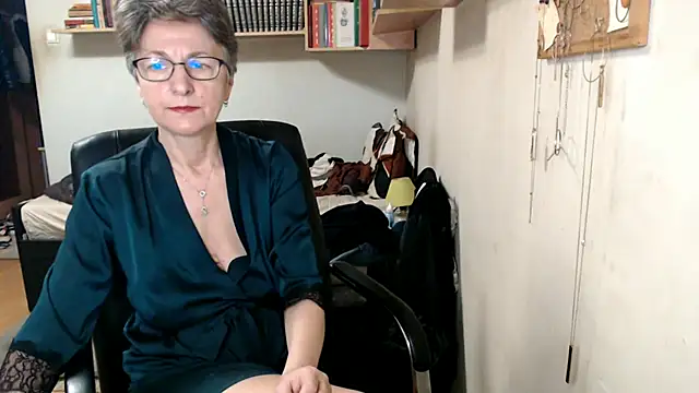 katemodel online show from November 10, 8:09 am