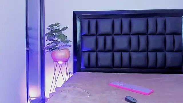 mia roosee1 online show from April 11, 7:45 am