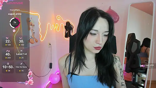 AliceeinWonderlanddd online show from February 6, 7:01 am