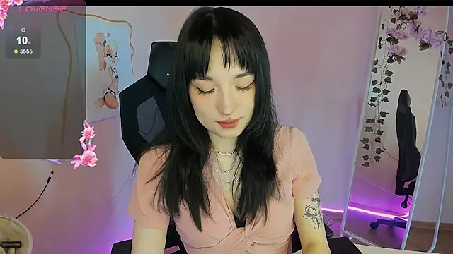 AliceeinWonderlanddd online show from April 20, 3:09 am