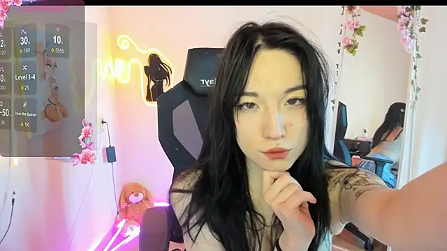 AliceeinWonderlanddd online show from April 4, 3:05 am