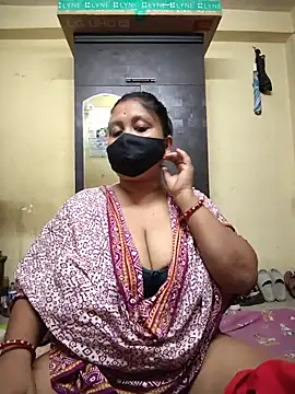 Curvy Trisha online show from May 28, 8:07 pm