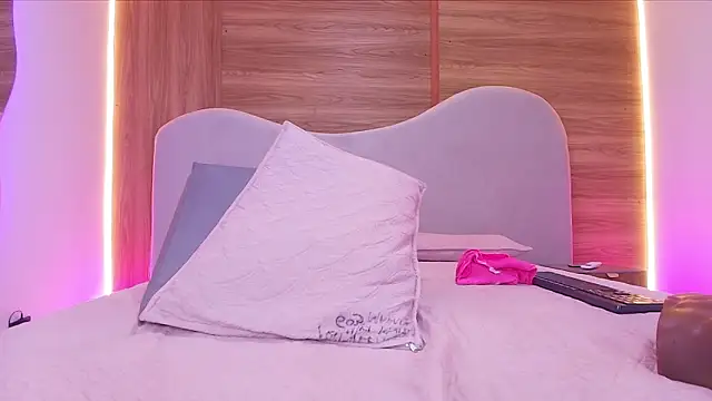 shaina adams online show from March 15, 1:02 pm