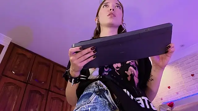 HarperrWest online show from April 7, 9:17 pm