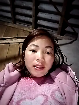 Ella-aa online show from February 8, 10:45 pm