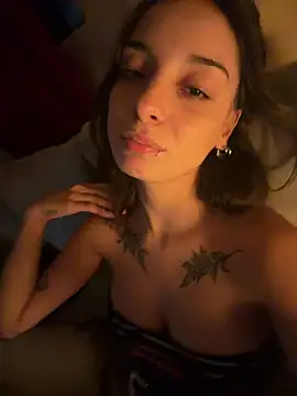 Sweetgirl44hott online show from April 15, 4:02 am