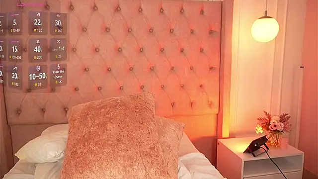 Lia Velez  online show from June 17, 11:44 am