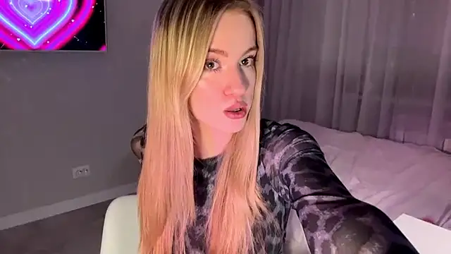 Between Eeys online show from March 4, 3:40 pm