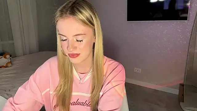 Between Eeys online show from February 1, 3:00 pm