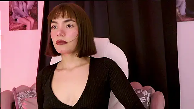 dakotacollins  online show from August 1, 2:02 am