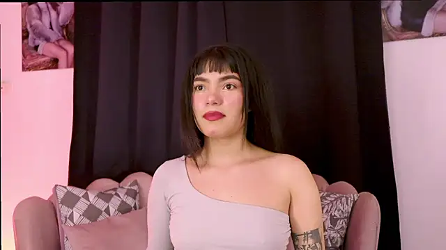 dakotacollins  online show from May 28, 4:10 am