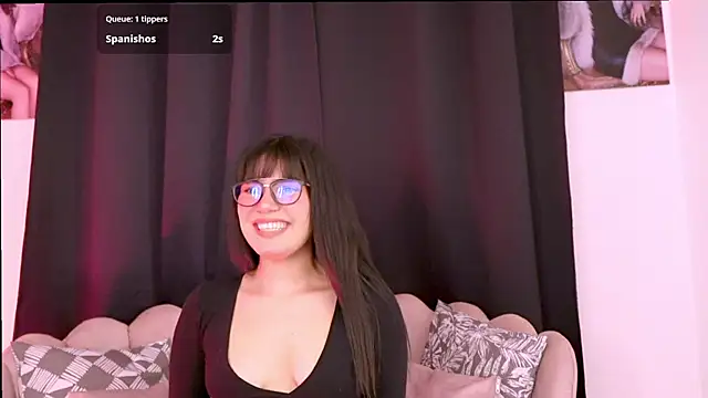 dakotacollins  online show from April 8, 4:47 am