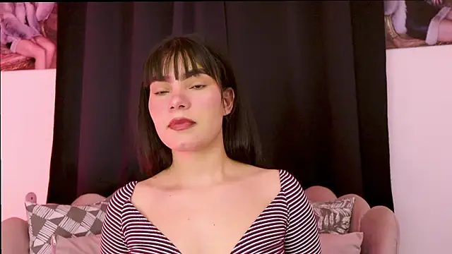 dakotacollins  online show from May 16, 3:09 am