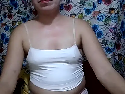 Sexy HotPussy4u online show from April 9, 5:21 am