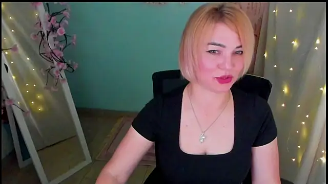 CuttieEmma online show from June 17, 1:56 pm
