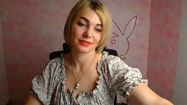 CuttieEmma online show from July 25, 11:50 am