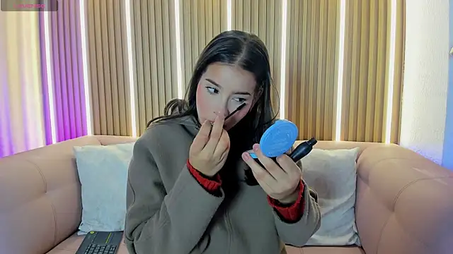 Luna Millers online show from July 25, 4:30 am