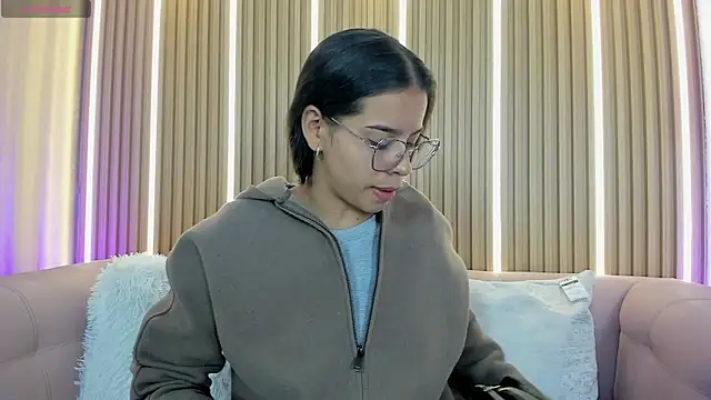 Luna Millers online show from July 28, 4:32 am