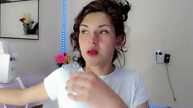 NathalialLooes online show from May 24, 4:22 am