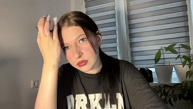 Sarahsolara online show from February 17, 2:16 pm