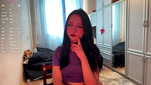 UrBabeLuna online show from February 5, 10:29 am