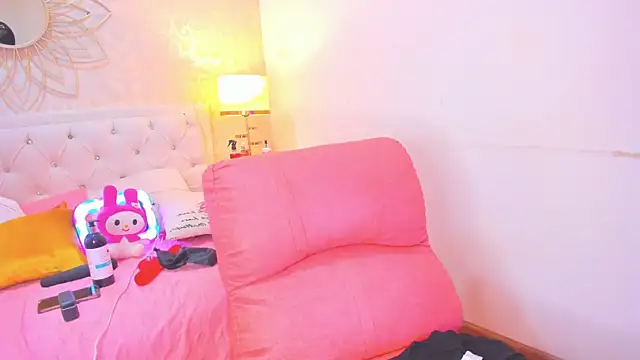 dolly kitter online show from June 30, 12:15 pm