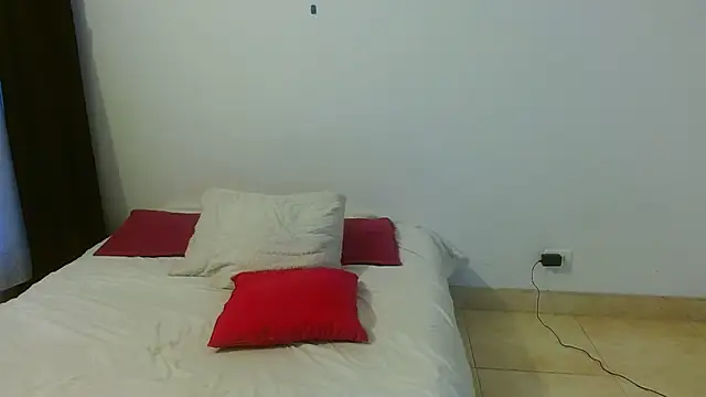 sensualstryp online show from April 13, 10:54 pm