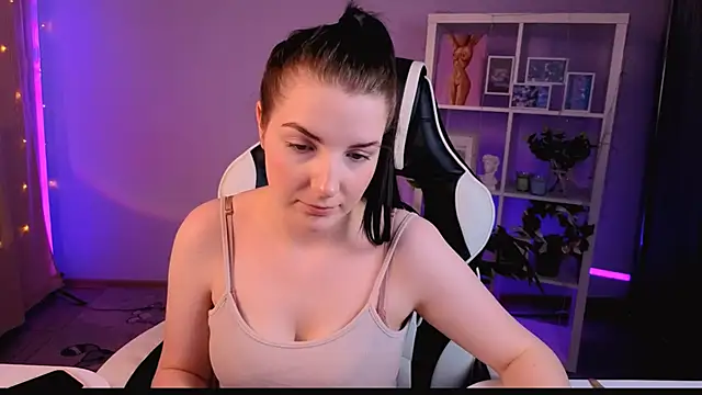 AliceChanel online show from April 13, 8:04 am