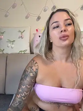 sexybatwomen33 online show from June 11, 6:21 am