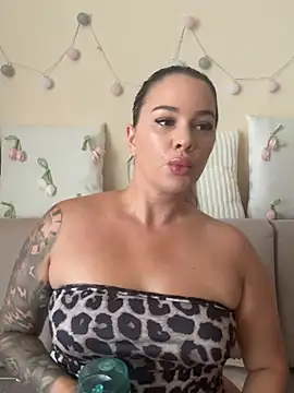 sexybatwomen33 online show from June 27, 10:05 am