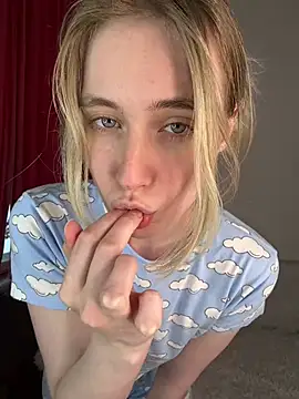 LovelyMiu online show from May 21, 4:16 pm