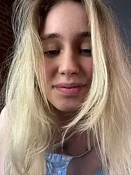 LovelyMiu online show from May 31, 2:23 pm