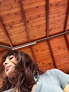 Isalove99 online show from April 4, 8:40 pm