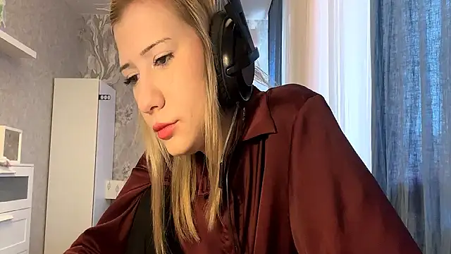 LadyFoxLove online show from February 26, 11:31 am