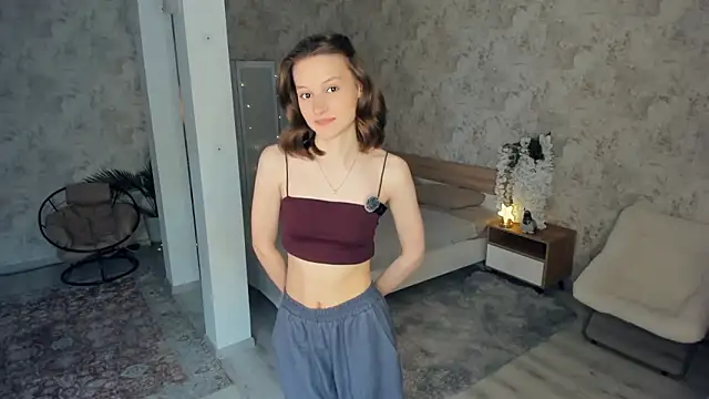 LianneBynon online show from February 6, 9:12 am