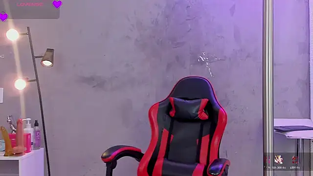 naomi  blair online show from April 8, 3:30 am