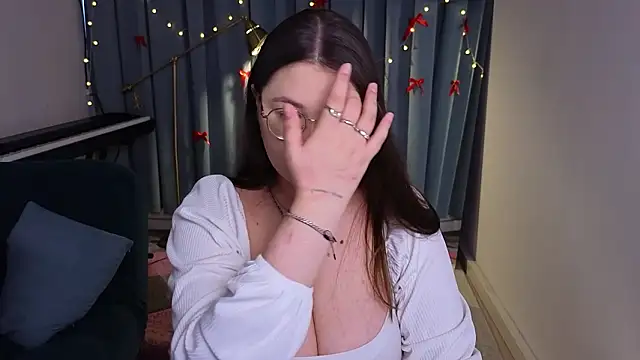 vanessaparadiza online show from February 25, 2:15 pm